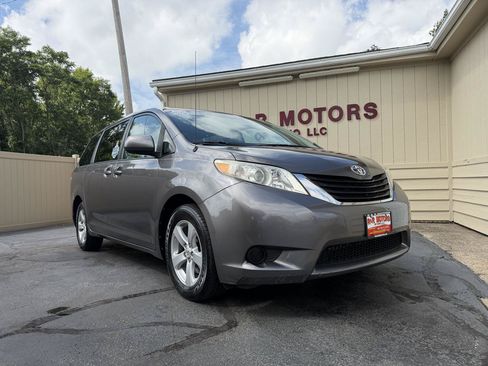 Used 2011 Toyota Sienna LE w/ Towing Pkg FWD image 7