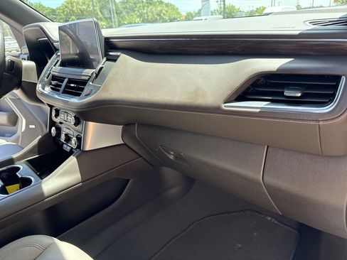 Used 2024 Chevrolet Tahoe LT RWD image 17