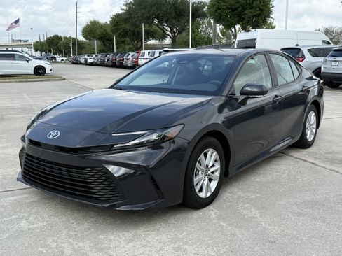 Used 2025 Toyota Camry LE image 14