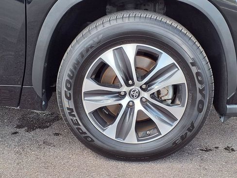 Used 2022 Toyota Highlander XLE FWD image 10