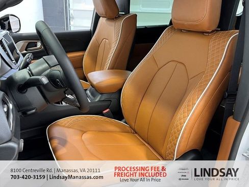New 2026 Chrysler Pacifica Pinnacle w/ Trailer Tow Group AWD/4WD image 25
