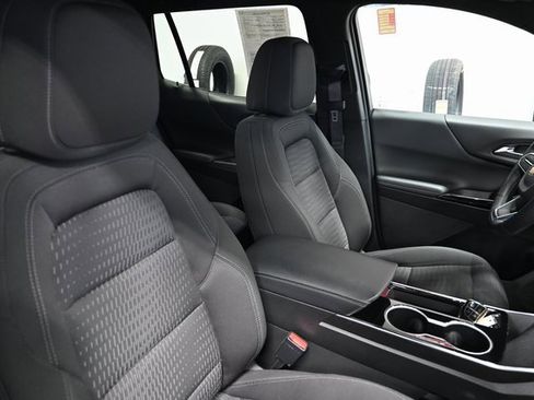 Used 2025 Chevrolet Equinox LT w/ Safety and Technology Package image 9