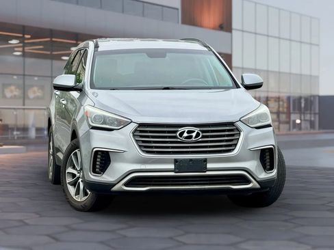 Used 2017 Hyundai Santa Fe SE image 1