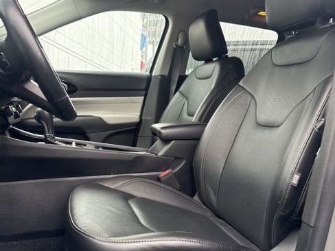 Used 2022 Jeep Compass Limited image 13