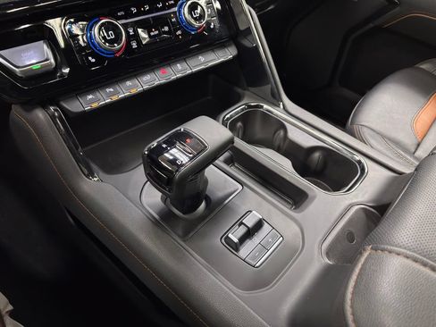Used 2025 GMC Sierra 1500 AT4 w/ AT4 Premium Package AWD/4WD image 41