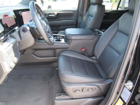 Used 2025 Chevrolet Tahoe LT AWD/4WD image 17