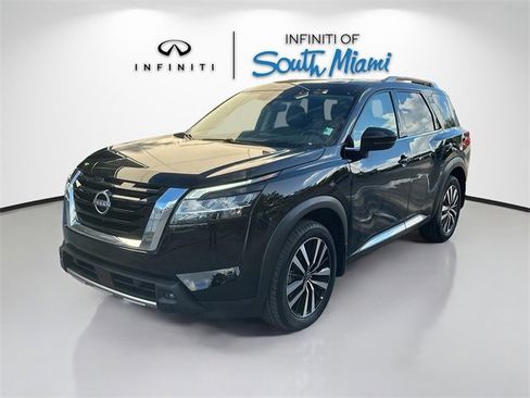 Used 2024 Nissan Pathfinder Platinum w/ Cargo Package image 3