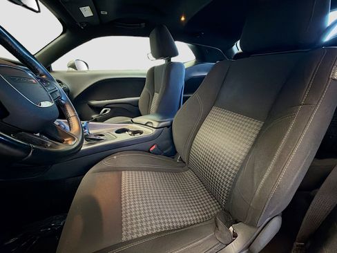 Used 2021 Dodge Challenger SXT image 12