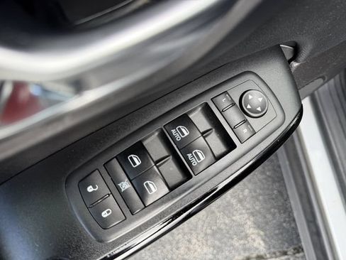 Used 2020 Jeep Cherokee Latitude Plus FWD image 10