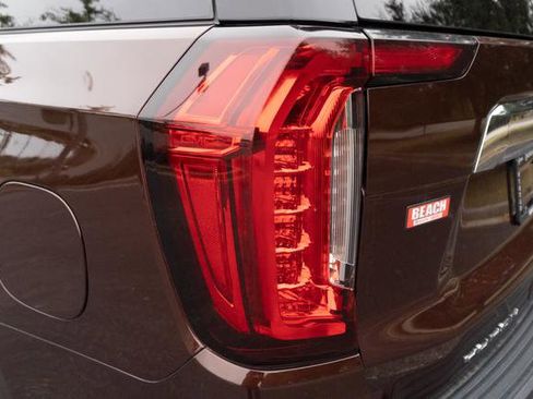 Used 2023 GMC Yukon SLT w/ SLT Luxury Package image 41