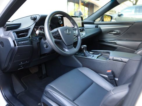 Used 2024 Lexus ES 300h w/ Premium Package image 7