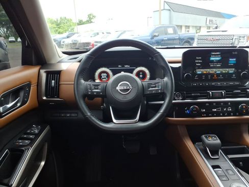 Used 2023 Nissan Pathfinder Platinum AWD/4WD image 14