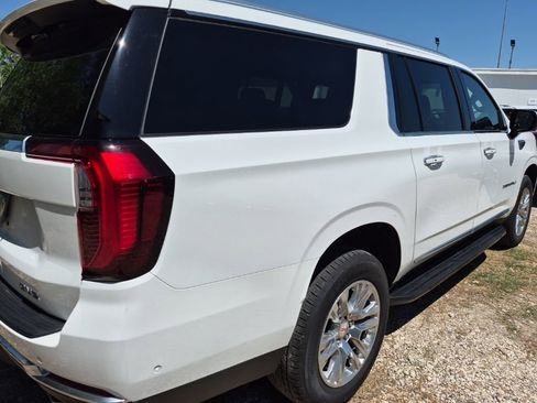 Used 2025 GMC Yukon XL Denali image 3