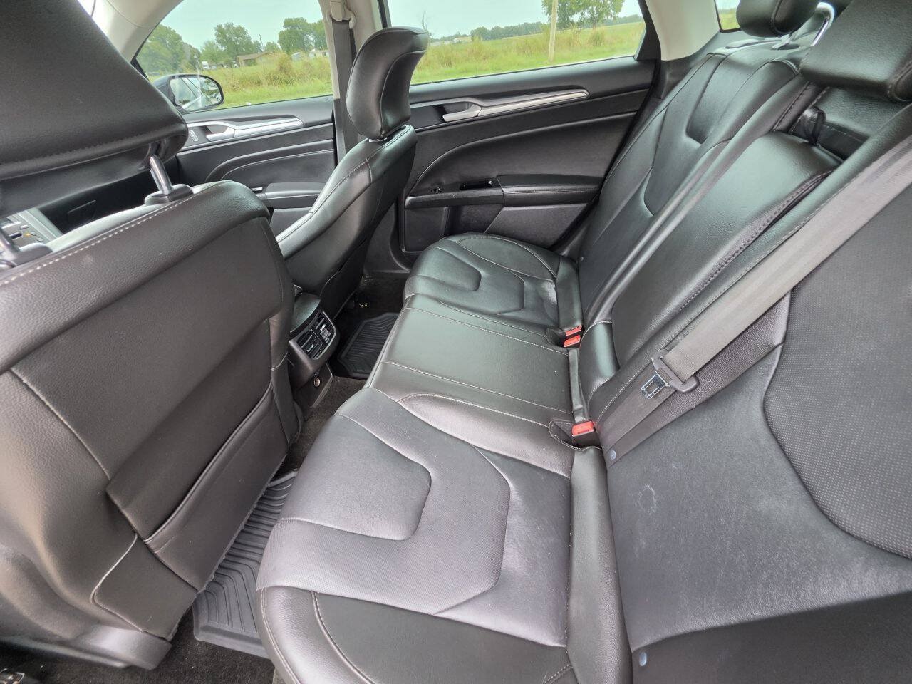 Used 2016 Ford Fusion Titanium FWD image 5