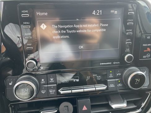 Used 2021 Toyota Highlander XLE AWD/4WD image 21