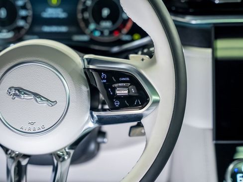 Used 2025 Jaguar F-PACE R-Dynamic S image 44