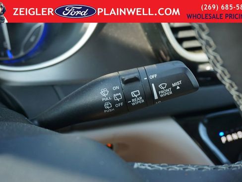 Used 2024 Chrysler Pacifica Touring-L FWD image 28