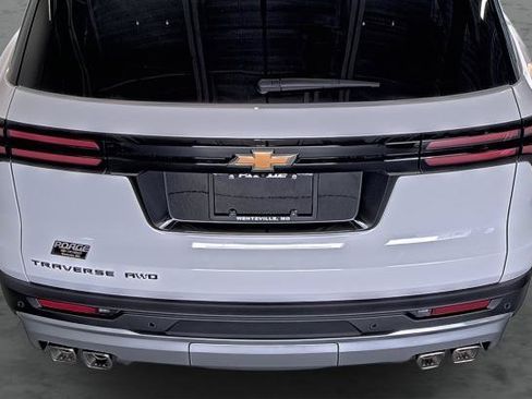 New 2026 Chevrolet Traverse LT w/ Sun and Wheel Package AWD/4WD image 12