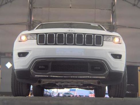 Used 2017 Jeep Grand Cherokee Limited image 2