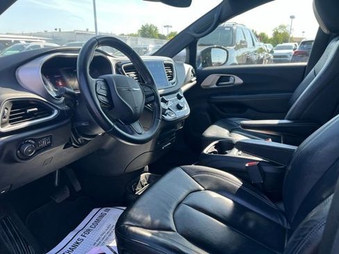 Used 2018 Chrysler Pacifica Touring-L Plus w/ S Appearance Package FWD image 15