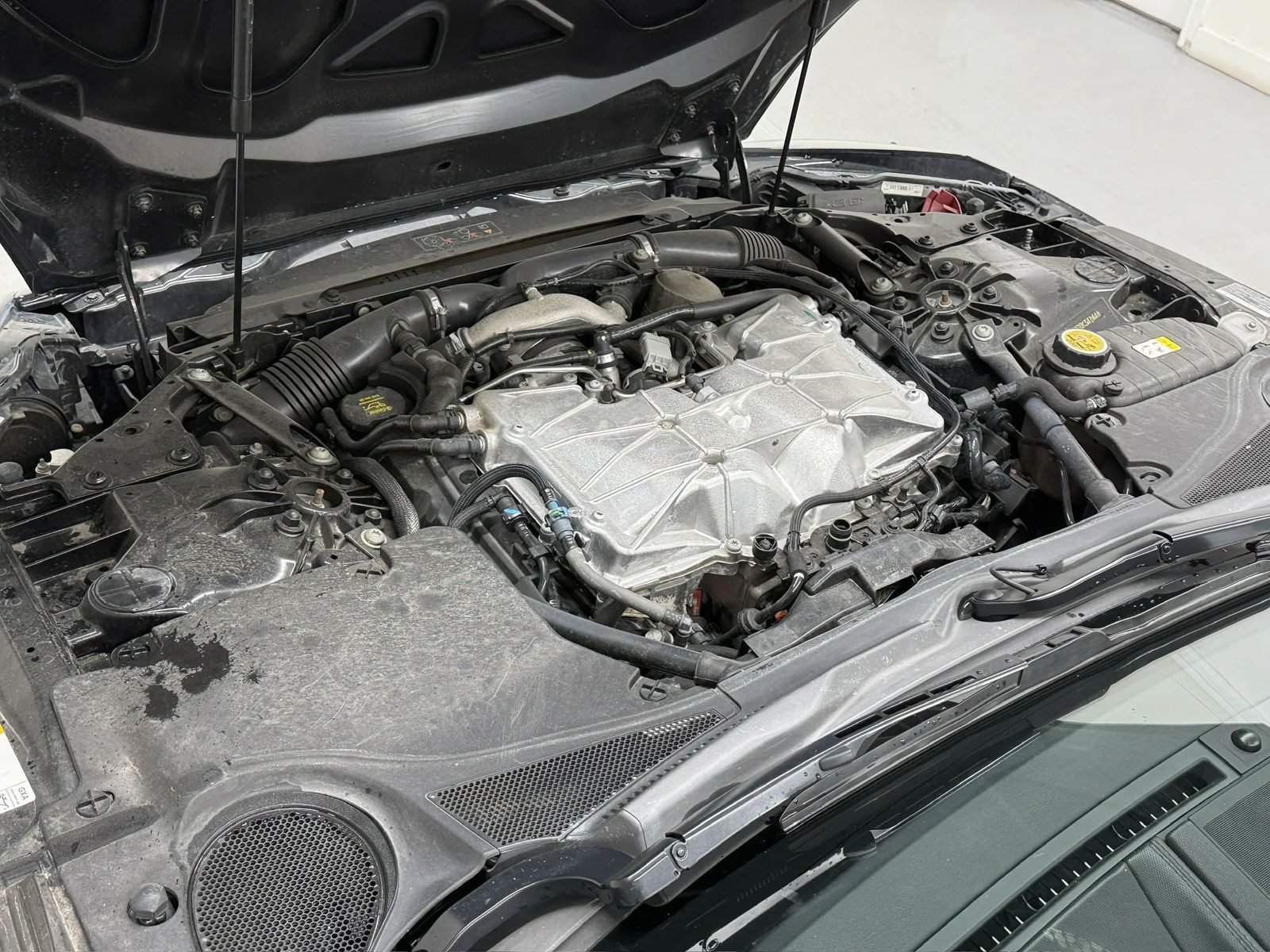 Used 2016 Jaguar F-TYPE Coupe RWD image 38