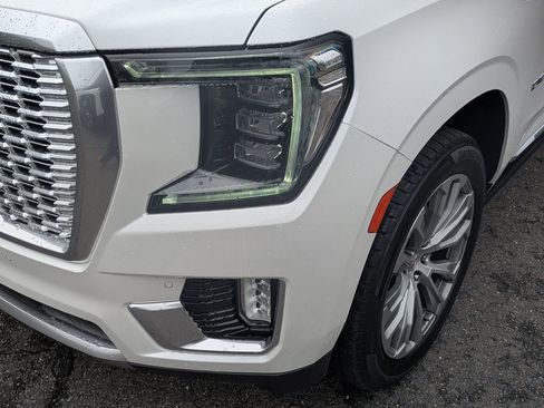 Used 2021 GMC Yukon Denali w/ Denali Premium Package image 9