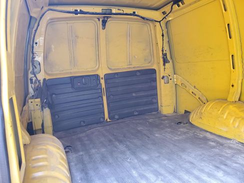 Used 2021 Chevrolet Express 2500 RWD image 15