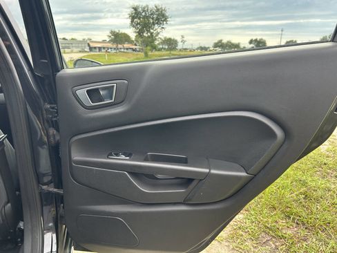 Used 2014 Ford Fiesta SE image 33