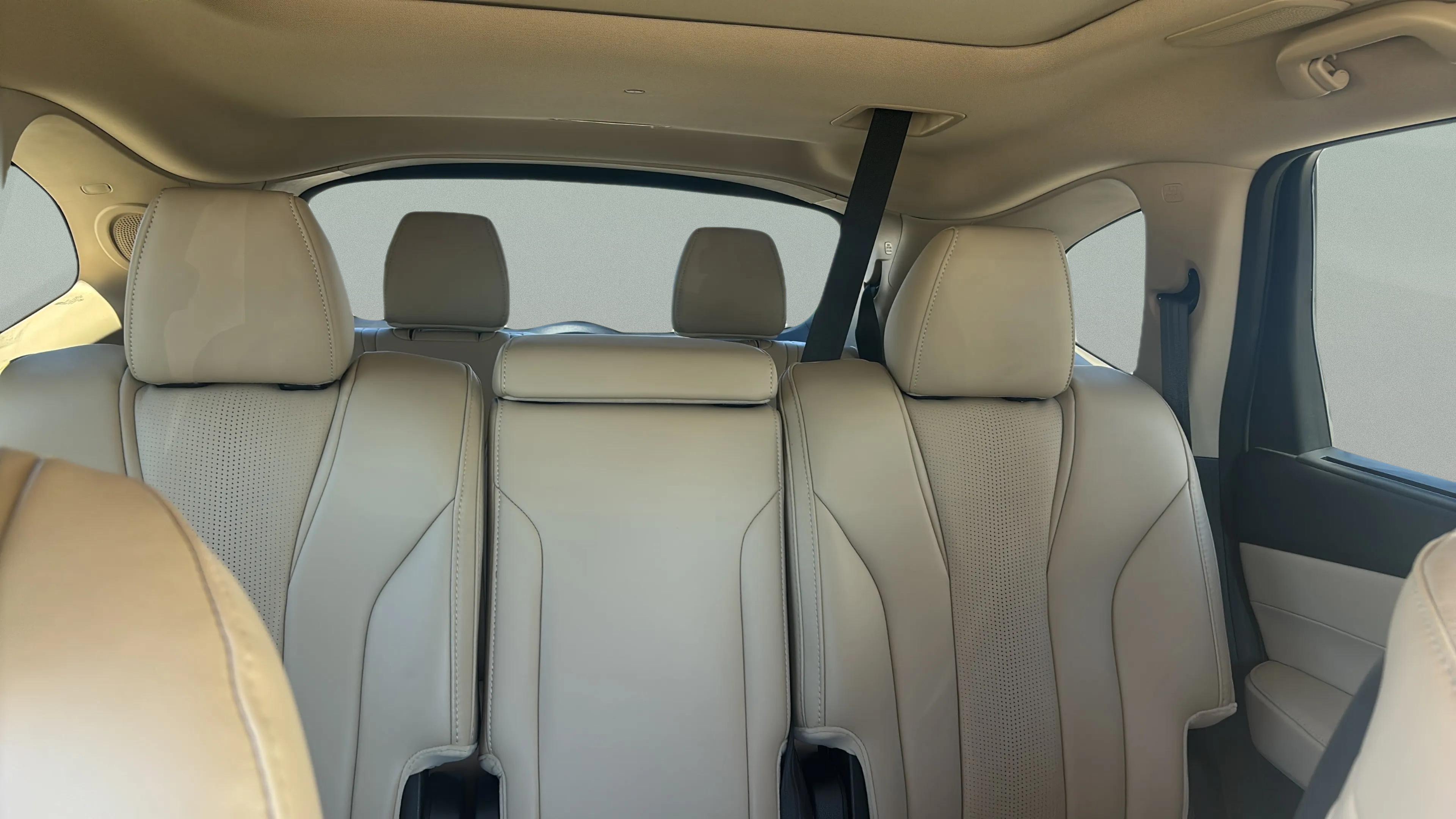 Used 2025 Acura MDX w/ Technology Package FWD image 12