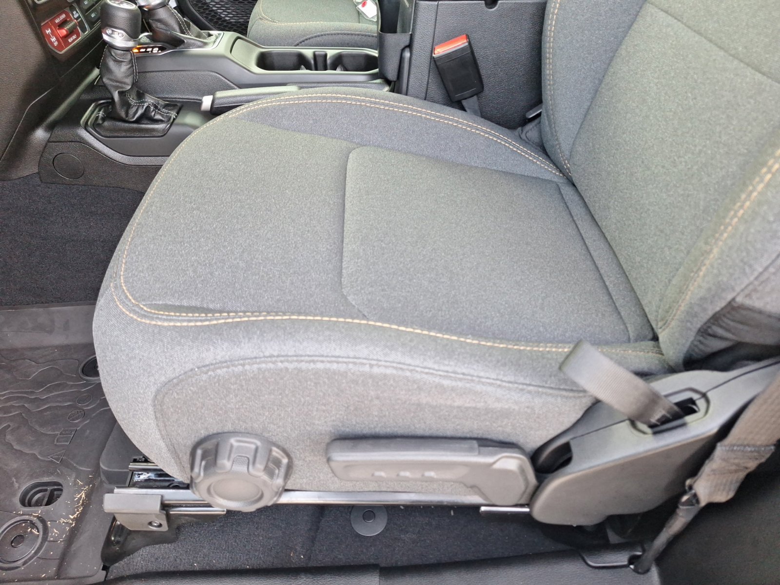 Used 2025 Jeep Wrangler Sport AWD/4WD image 16