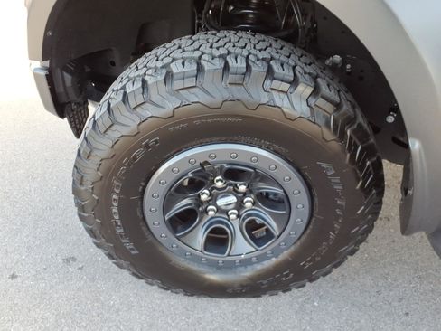 Certified 2023 Ford F150 Raptor w/ Raptor Carbon Fiber Package image 9