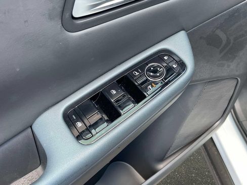 New 2026 Nissan Leaf Platinum+ w/ Floor Mat Package (Platinum+) FWD image 18