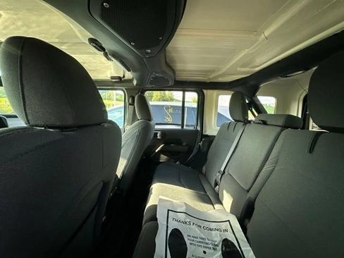 Used 2025 Jeep Wrangler Unlimited Sahara AWD/4WD image 33