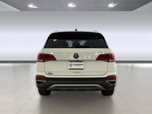 Used 2024 Volkswagen Taos SE FWD image 10
