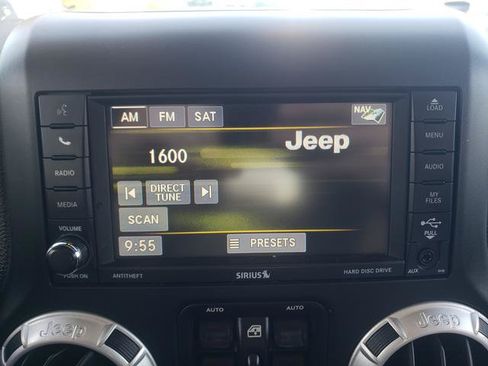 Used 2014 Jeep Wrangler Unlimited Rubicon w/ Connectivity Group AWD/4WD image 24