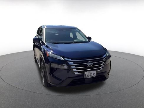 Used 2025 Nissan Rogue SV FWD image 3