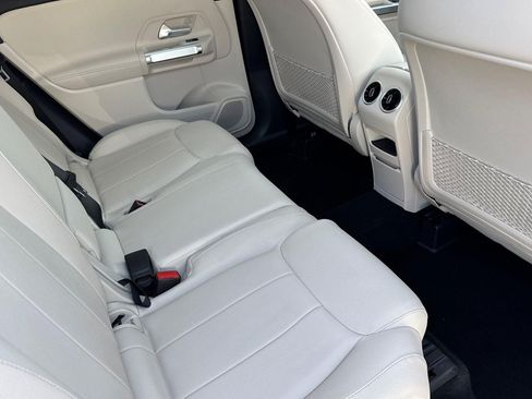 Used 2023 Mercedes-Benz GLB 250 4MATIC image 32
