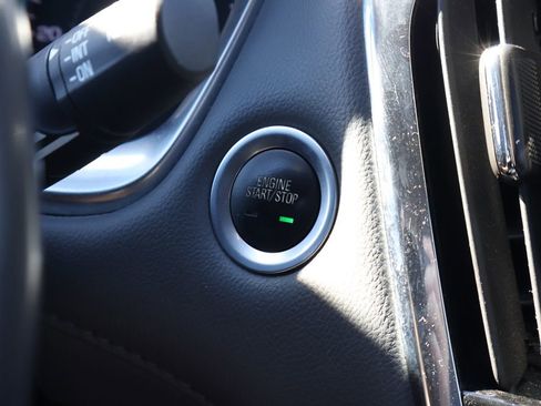 Used 2018 Chevrolet Traverse LT FWD image 26
