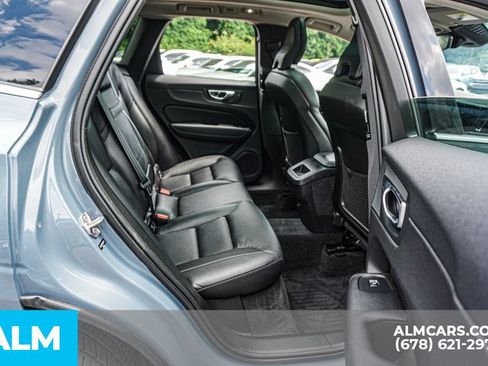Used 2022 Volvo XC60 B5 Momentum w/ Advanced Package FWD image 24