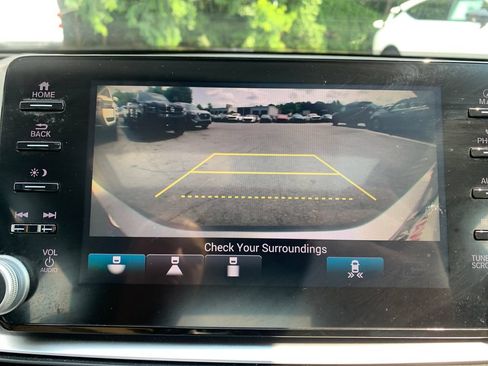 Used 2018 Honda Accord Touring image 14