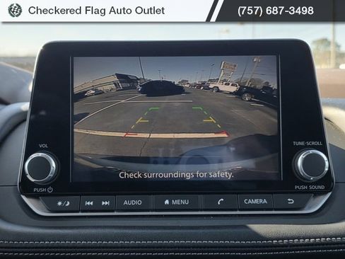 Used 2023 Nissan Rogue SV image 32