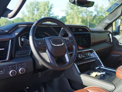 Used 2024 GMC Sierra 3500 Denali Ultimate AWD/4WD image 26