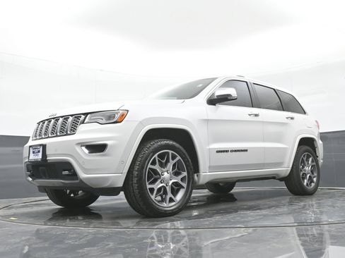 Used 2020 Jeep Grand Cherokee Overland AWD/4WD image 43
