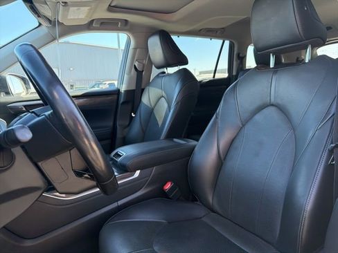 Used 2022 Toyota Highlander Limited image 15