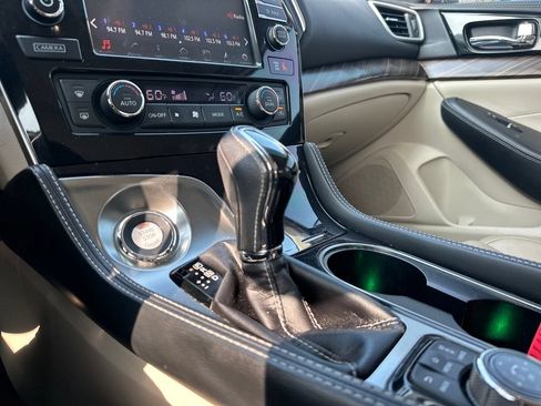 Used 2016 Nissan Maxima Platinum w/ Interior Lighting Package FWD image 18