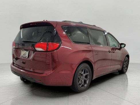 Used 2018 Chrysler Pacifica Touring-L Plus FWD image 21