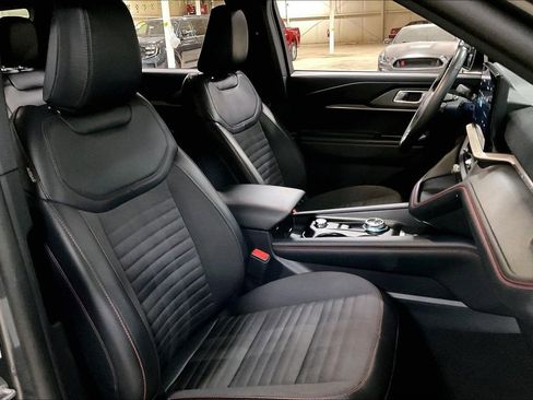 Certified 2025 Ford Explorer ST-Line w/ ST-Line Street Pack image 7