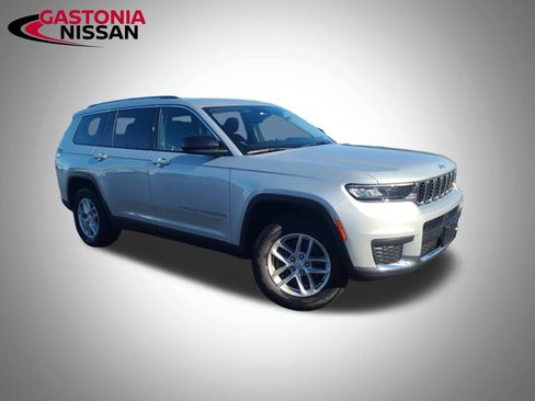 Used 2023 Jeep Grand Cherokee L Laredo image 14