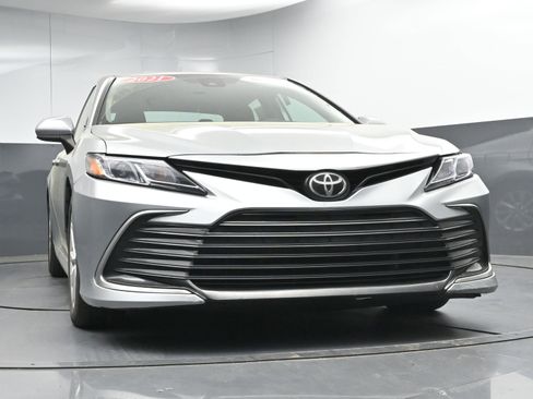 Certified 2021 Toyota Camry LE image 23