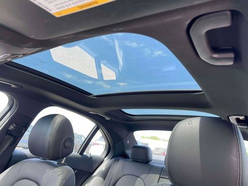 Used 2019 Mercedes-Benz C 300 4MATIC Sedan image 5